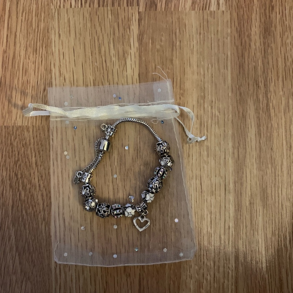 NEW bedazzled heart and charms bracelet - Picture 2 of 3
